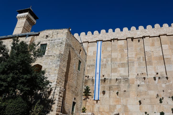Prières à Hévron devant la Maarat Hamah&#8217;péla