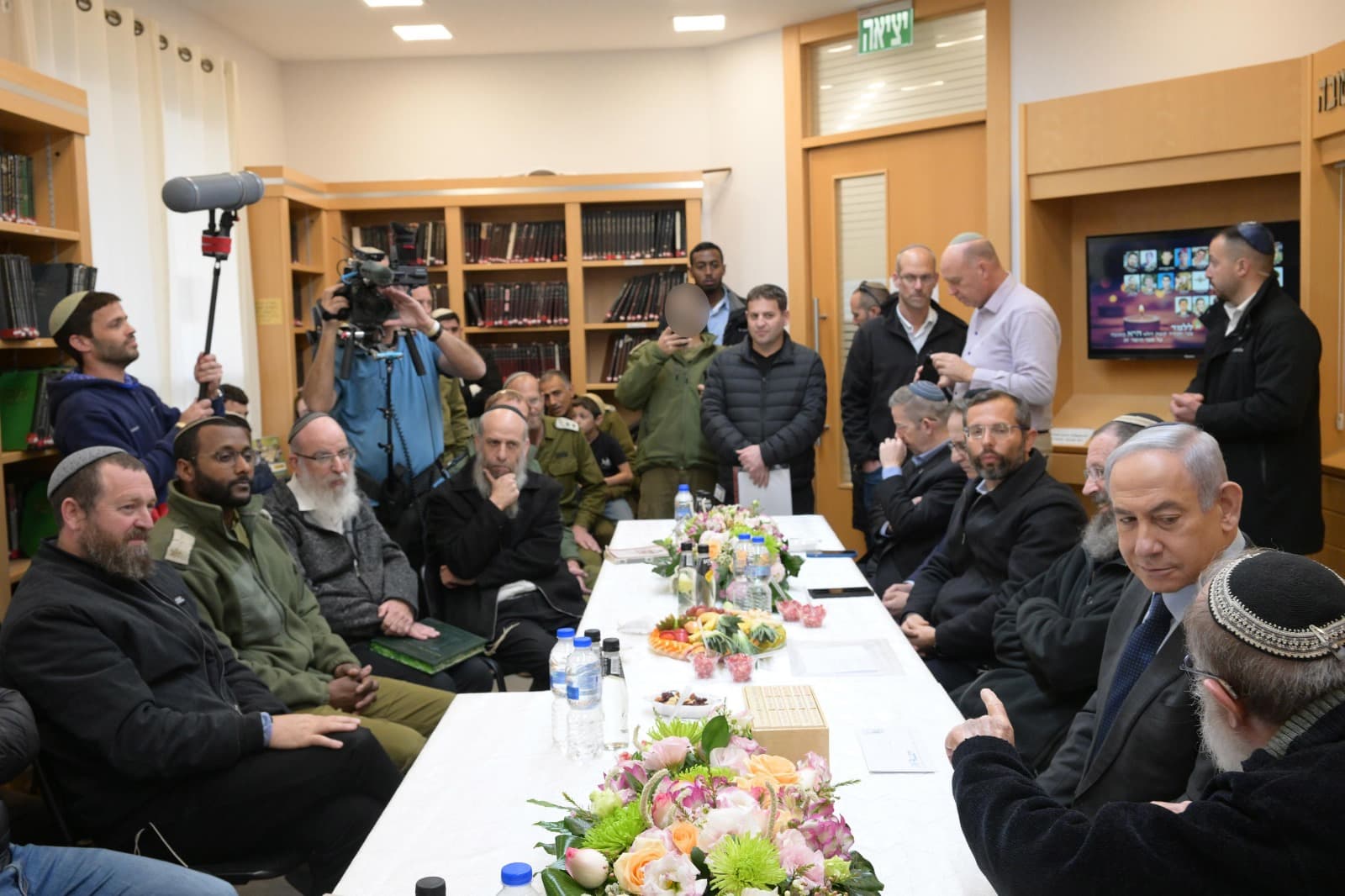 Netanyahou à l&#8217;école de préparation militaire d&#8217;Eli: &#8221;Nous ne libérerons pas des milliers de terroristes&#8221;