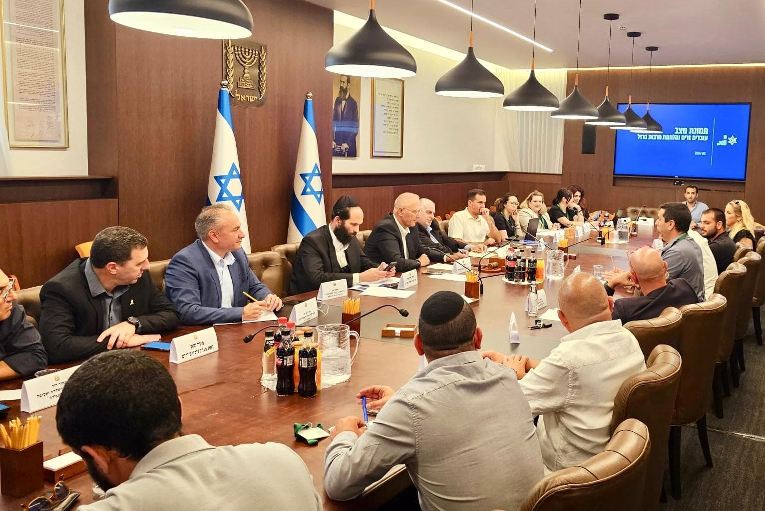 Plus de 98000 travailleurs étrangers seront autorisés à entrer en Israël