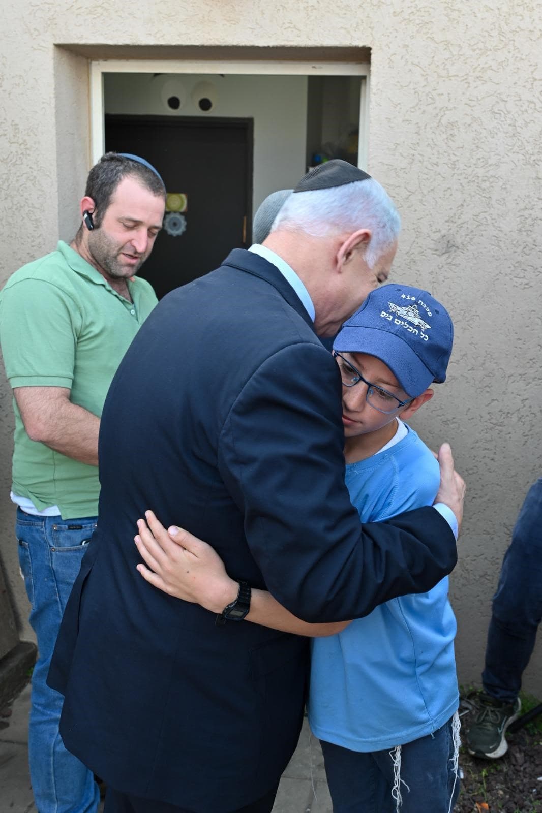 Binyamin et Sarah Netanyahou ont rendu une visite de condoléances à la famille Yaniv