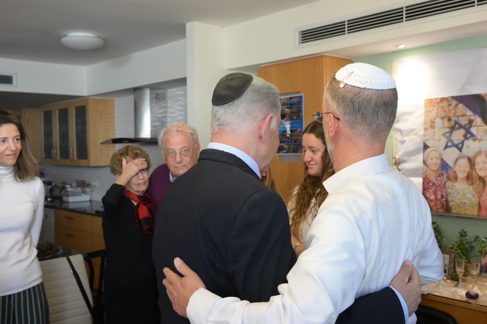 Le Premier ministre Binyamin Netanyahou a rendu une visite de condoléances à la famille Dee