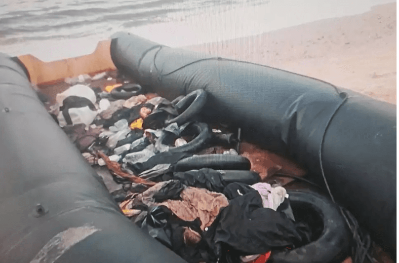 Une embarcation de migrants vide s’échoue sur la plage de Netanya