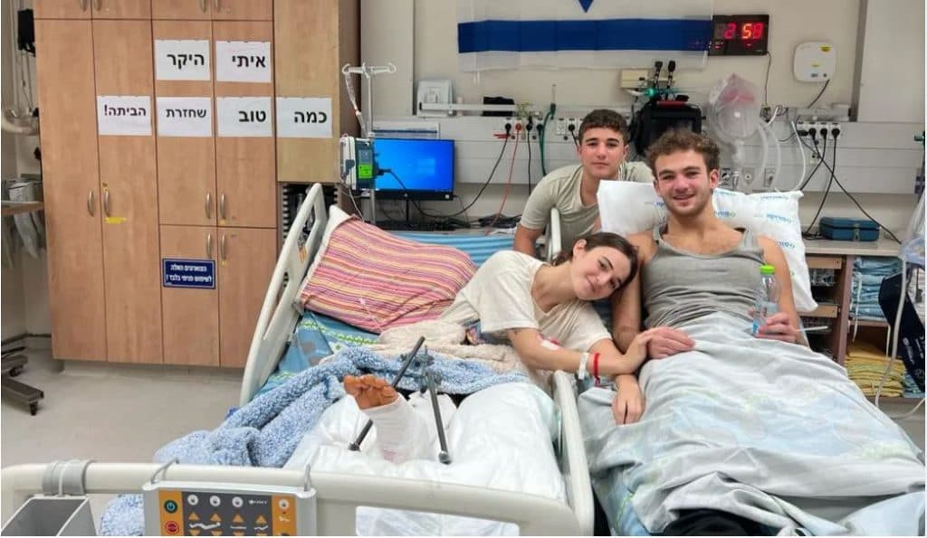 Bonne nouvelle: l’ancienne otage Maya Regev est sortie de convalescence sur ses deux pieds!