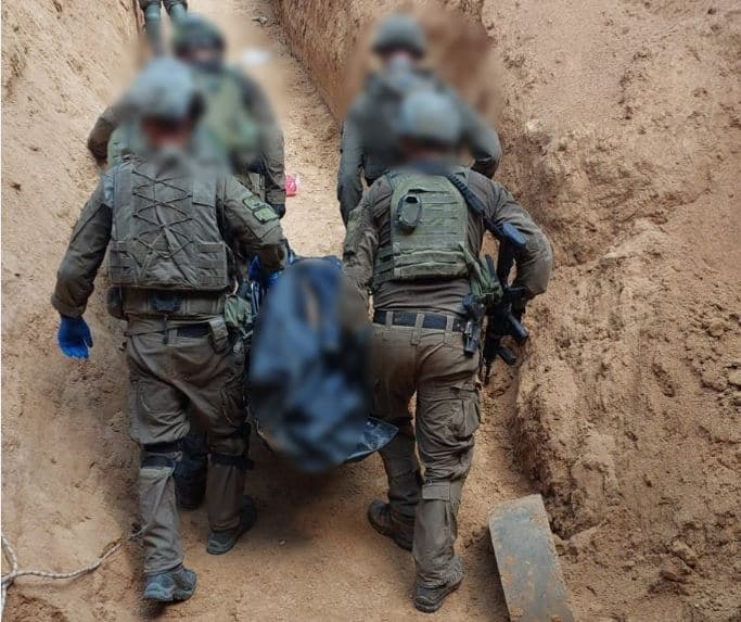 Le Shabak publie des photos du sauvetage des dépouilles des cinq otages