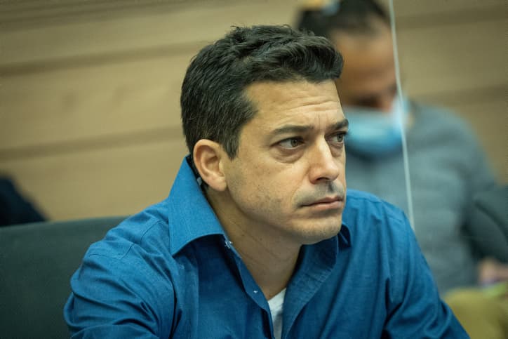 Amihaï Shikli passe à l'offensive