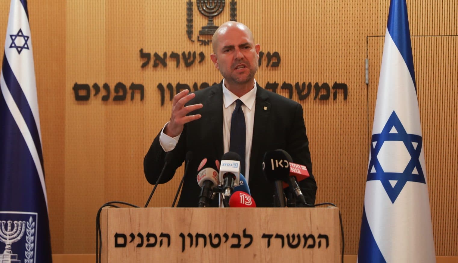 Le ministre de la Sécurité intérieure soutient la police