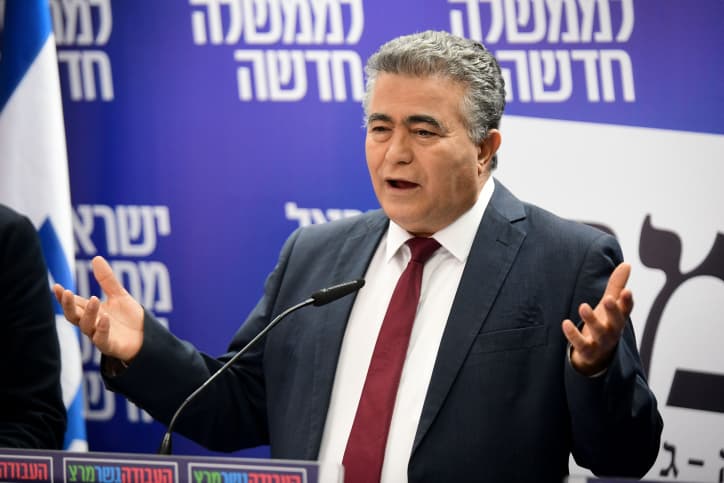Colère à Bleu-Blanc après la "gaffe" d'Amir Peretz