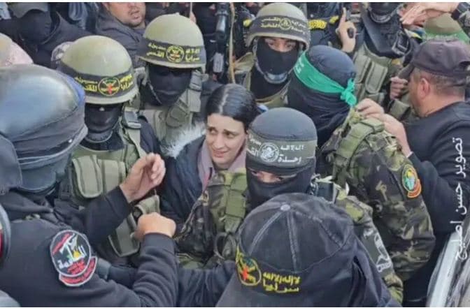 Dans un émouvant message lu à la Knesset, l’ex-otage Arbel Yehud appelle au retour de tous les captifs