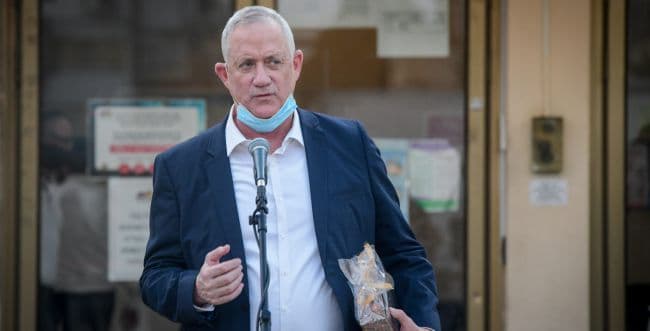 "Affaire des sous-marins" : colère au Likoud contre Benny Gantz