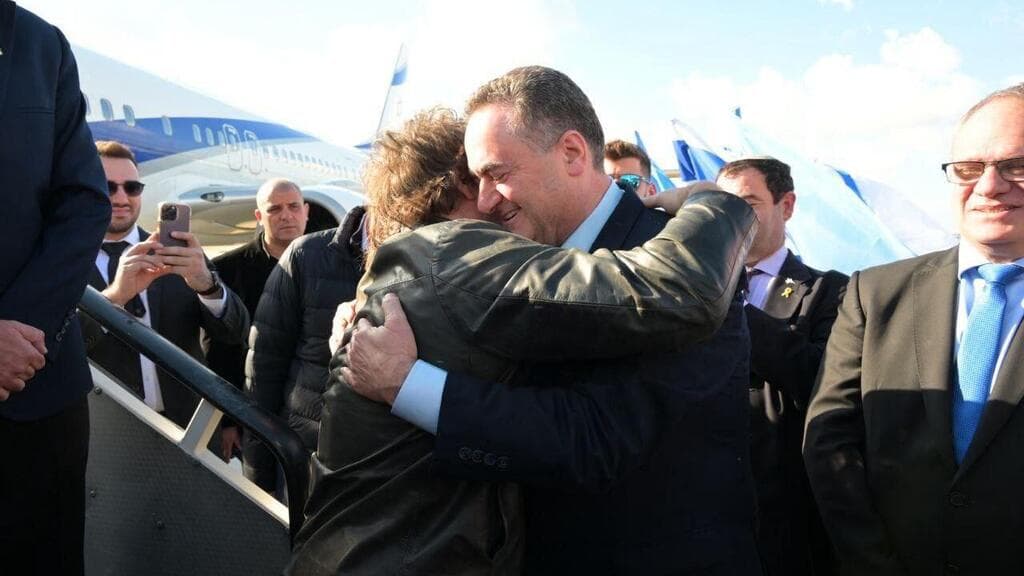 Javier Milei atterrit en Israël et annonce le déplacement de l’ambassade de l’Argentine à Jérusalem