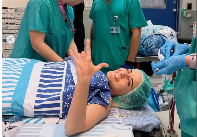 « Bonjour, je suis Dr Hamas »: Emily Damari raconte les soins médicaux lamentables qu’elle a reçus à Gaza