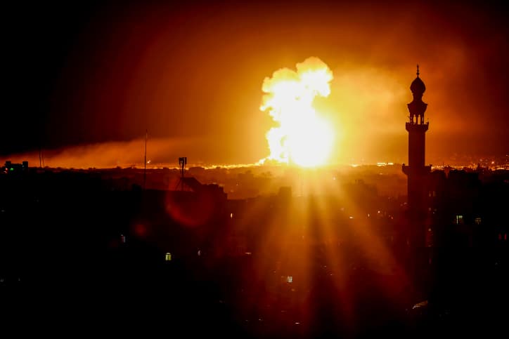 Une énorme et mystérieuse explosion près de Téhéran