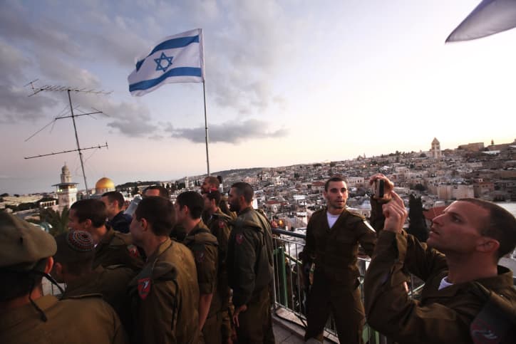 Une députée de la France Insoumise demande au gouvernement français d’agir contre la participation des Français à Tsahal