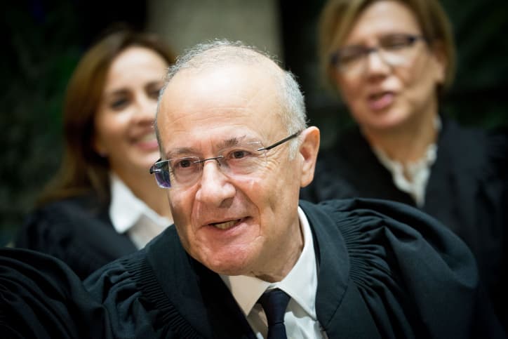 Les cartes sont rebattues? Un candidat ”surprise” au poste de président de la Cour suprême