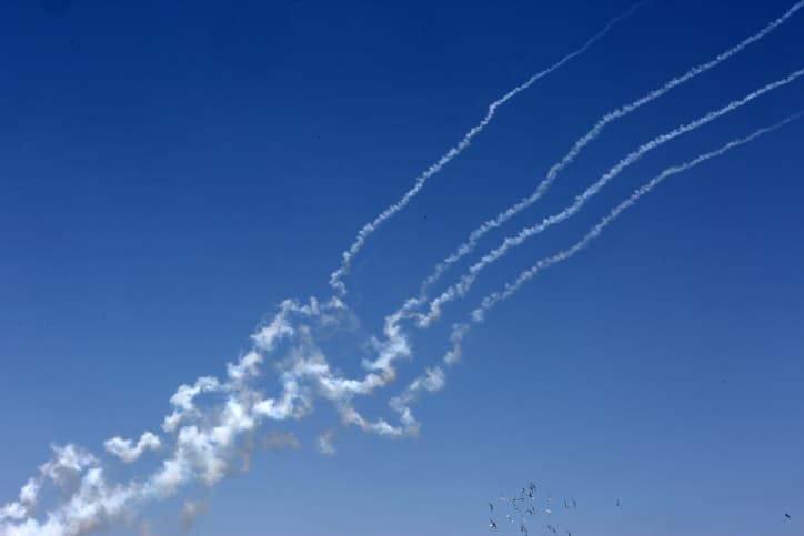 Les sirènes retentissent dans le nord du pays