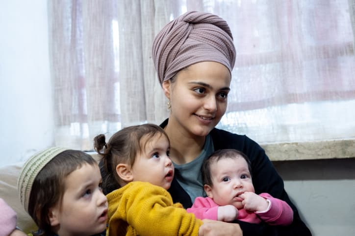 ”Pourquoi mes enfants doivent voir tous les jours celle qui a essayé de m’assassiner”: les victimes des terroristes libérés sont sous le choc