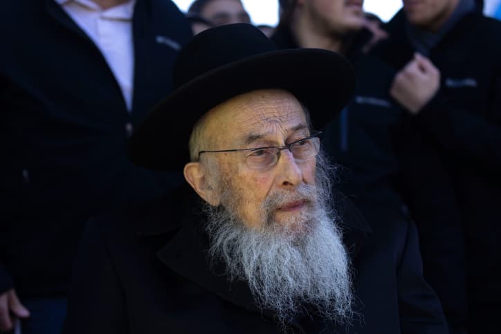 »Tsvi Tau n’est pas juif, il est un descendant de Mengele »: la femme qui avait accusé le Rav Tau de viol repart à la charge