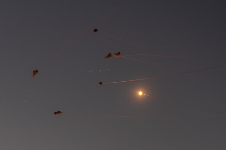 Des roquettes sur le centre du pays