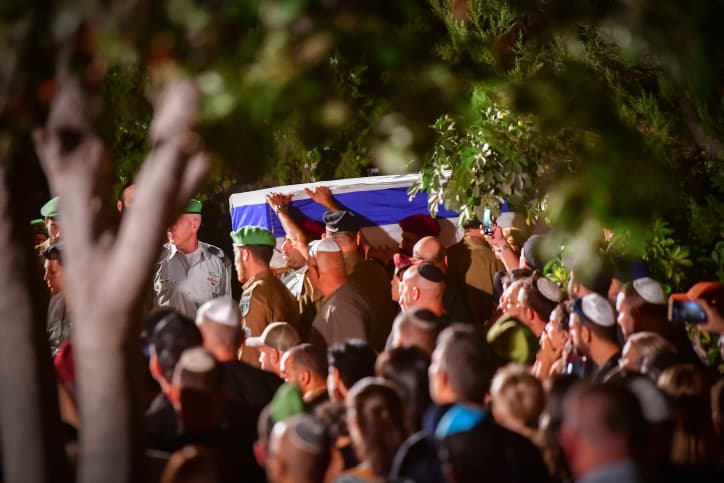 »Pourquoi n’as-tu pas écouté Papa qui te disait de ne pas être un héros? »