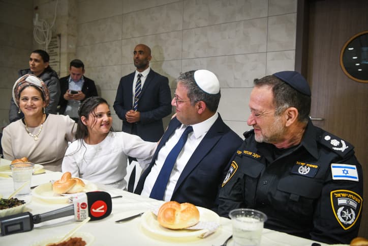 Loi Ben Gvir: qu’est-ce qui va changer dans la relation entre le ministre et la police?