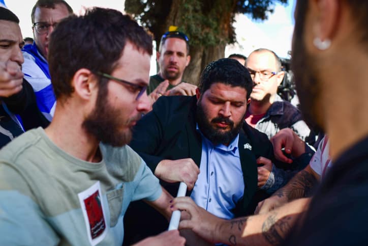Des étudiants de l’université de Tel Aviv manifestent en soutien aux terroristes de Djénine