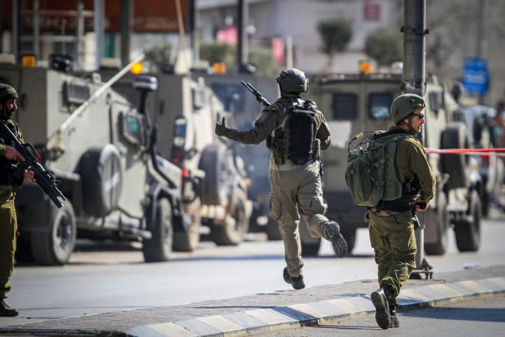 Hawara: des maisons et des voitures palestiniennes brûlées