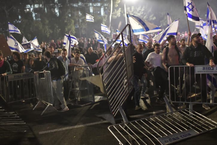 Ayalon bloqué pendant 5 heures, des manifestants menacent le domicile de Netanyahou: les manifestations ont franchi un cap