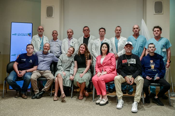 »Une part de Lucy vit en vous »: rencontre émouvante entre la famille Dee et les patients transplantés