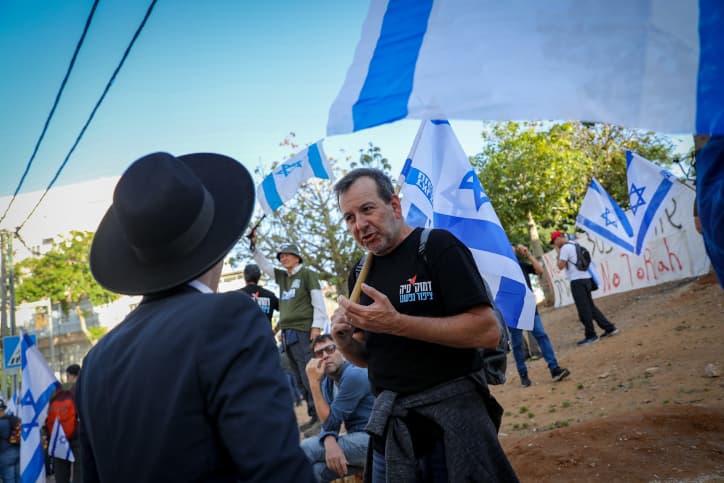 Poupées ensanglantées, manifestations à Bné Brak: nouvelle journée de mobilisation contre le gouvernement
