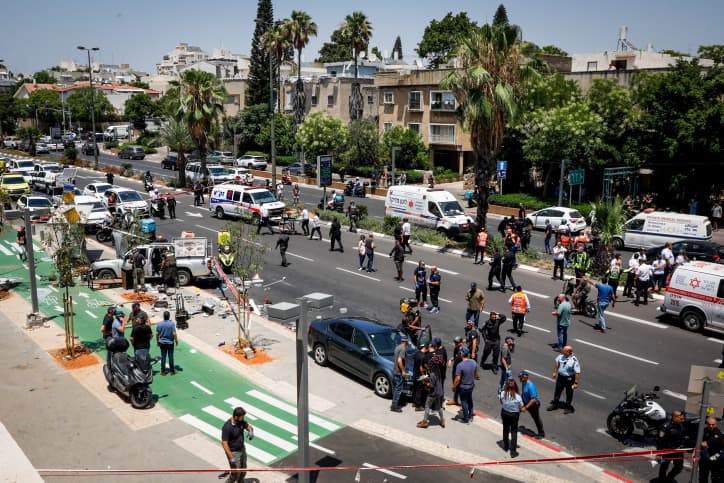Attentat à Tel Aviv: le terroriste a écrasé et poignardé des passants. 8 blessés