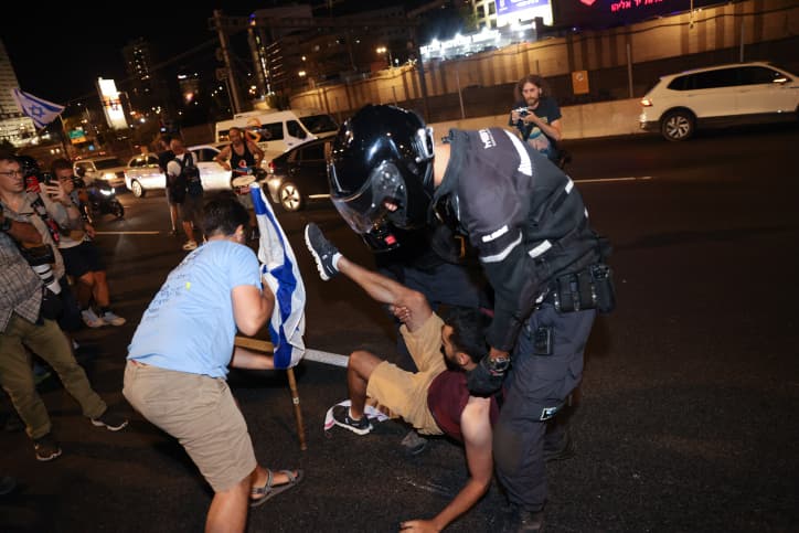 ”La nuit de l’opposition”: manifestations dans le centre du pays, Ayalon et d’autres axes de circulation bloqués