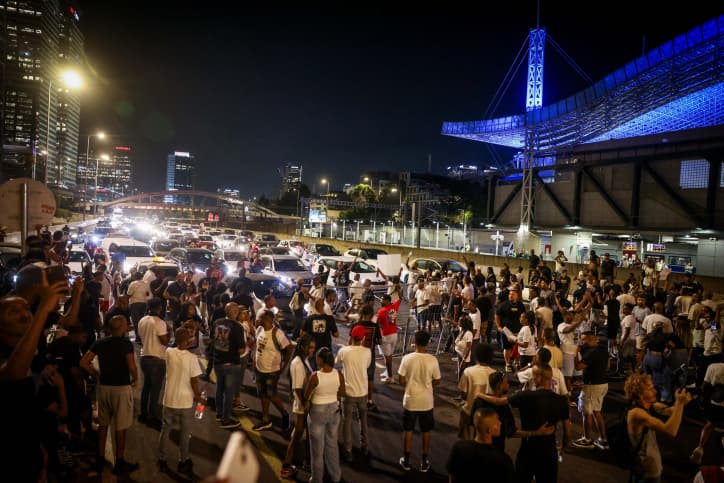 Jets de pierre et de bouteilles incendiaires: la manifestation pour demander ”Justice pour Refaël” a dégénéré