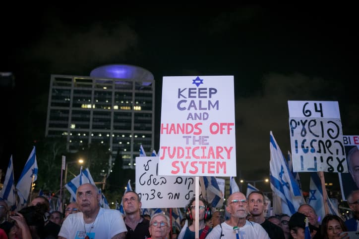 Manifestations contre le gouvernement: les larmes de Tsipi Livni