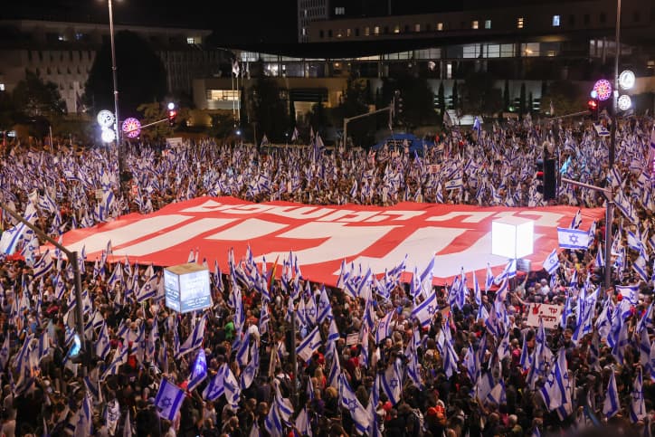 Des milliers de manifestants à Jérusalem pour soutenir les juges de la Cour suprême