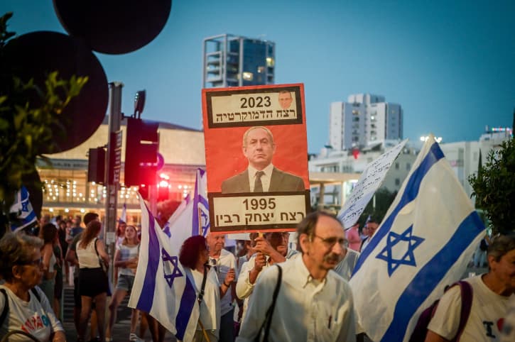 Protestations contre le gouvernement à l’aéroport et aux Etats-Unis: ”Que le monde sache ce que Netanyahou fomente en Israël”