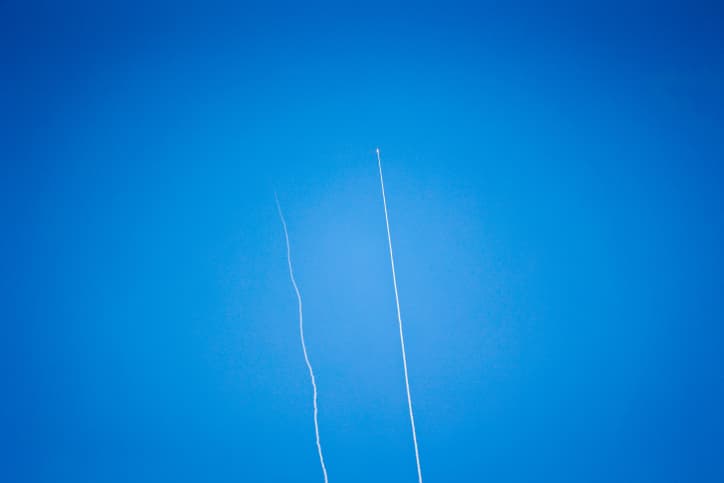 Regardez: dans le nord, des enfants surpris par les sirènes sur la route de l’école