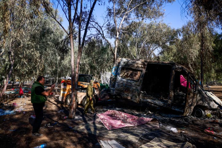 Massacres du 7 octobre: les chiffres, les témoignages localité par localité