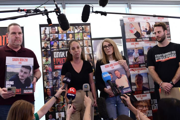 Aide humanitaire à Gaza depuis l’Egypte: les familles des otages en colère