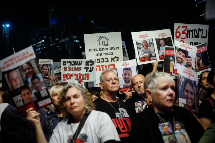 Rassemblement pour la libération des otages: des dizaines de milliers de personnes à Tel Aviv