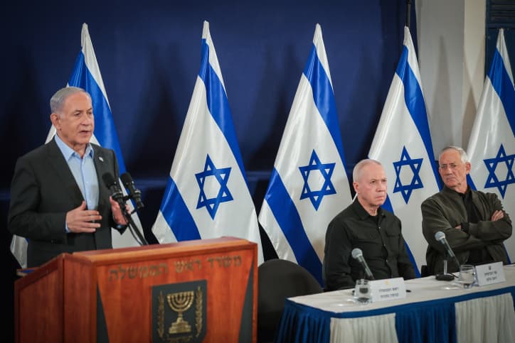 Les grandes lignes de la conférence de presse de Netanyahou, Gallant et Gantz