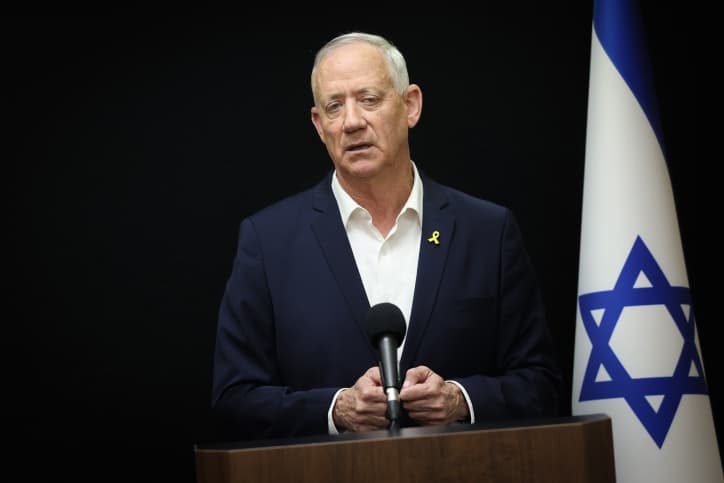 Gantz appelle à des élections en septembre