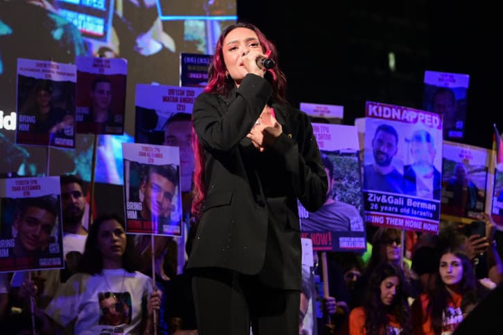 Eden Golan dévoile qu’elle a dû se déguiser pour sa sécurité lorsqu’elle sortait à Malmö pendant l’Eurovision