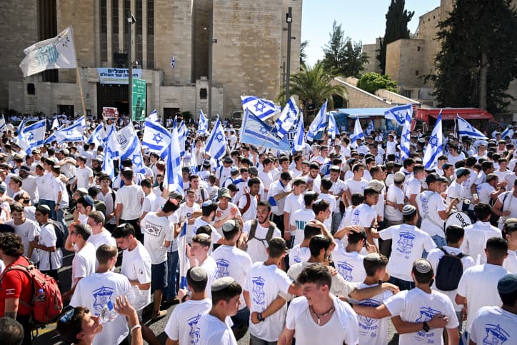 Des dizaines de milliers de personnes ont participé à la marche des drapeaux pour Yom Yeroushalayim