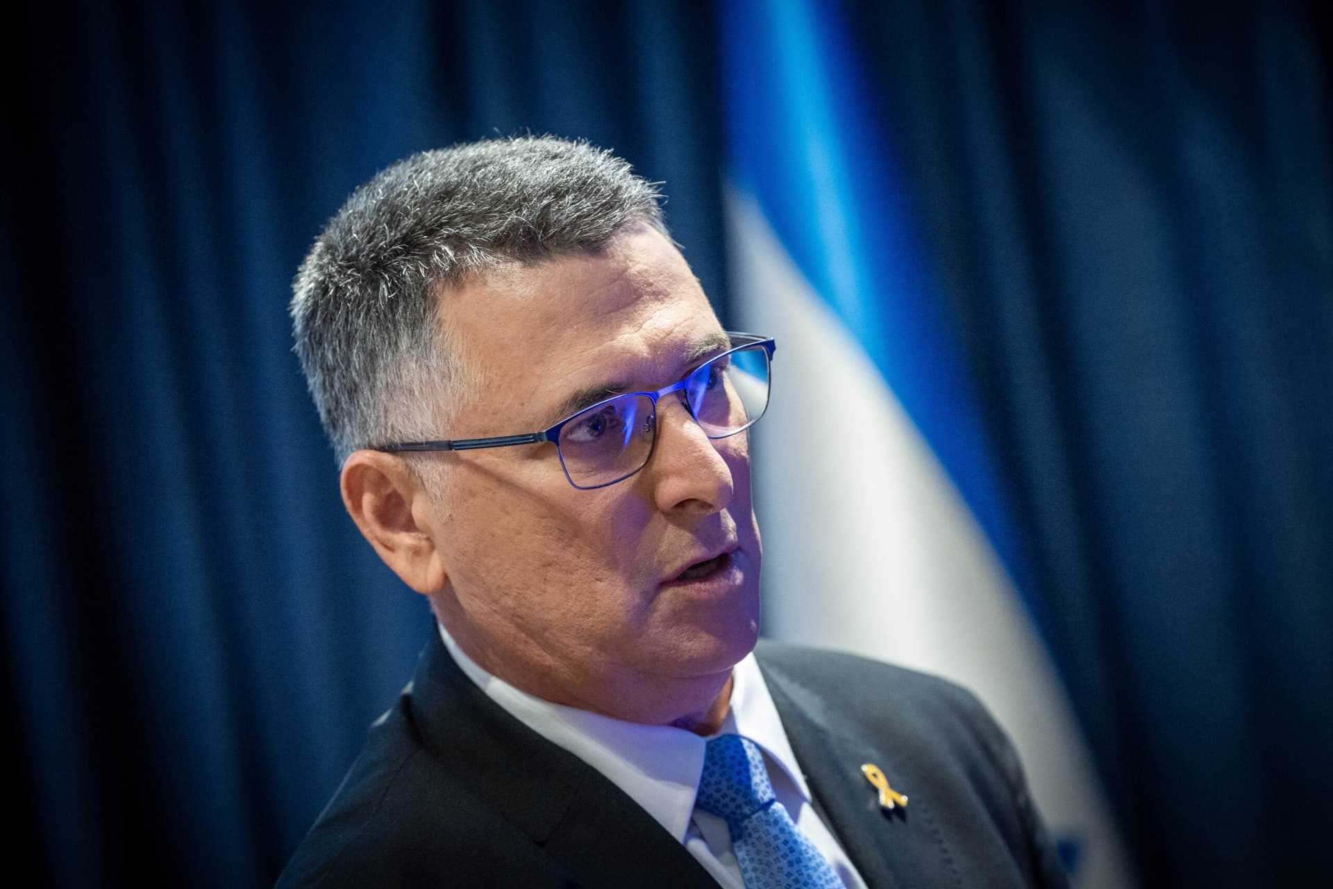 Salaire versé aux terroristes: Guidon Saar dénonce l’imposture de l’Autorité palestinienne