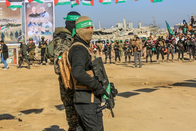 »Israël n’a pas suffisamment durci le ton face au Hamas » – Entretien avec Yomtob Kalfon