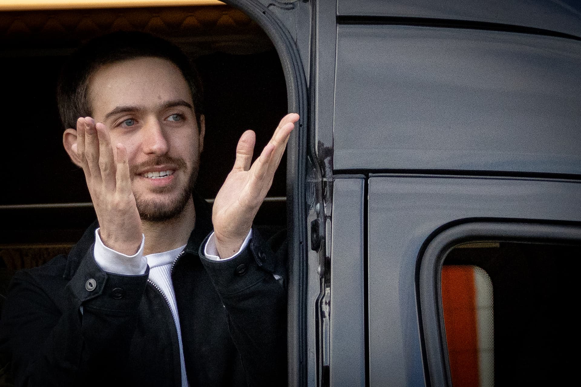 L’ex-otage Omer Shem Tov écrit un post émouvant en joignant une photo de lui mettant les tefilin