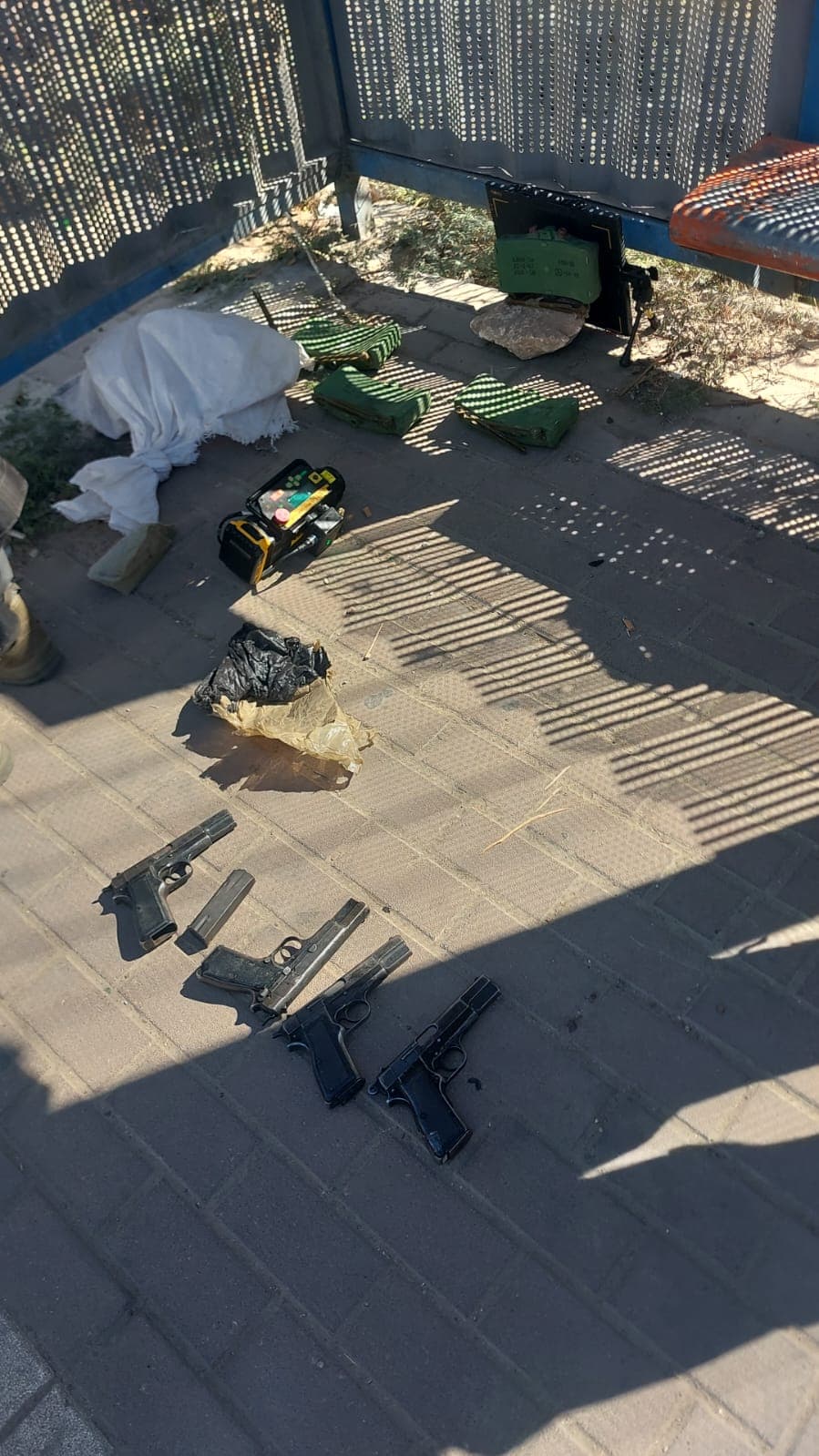 Deux Arabes israéliens arrêtés pour avoir fait passer en Israël des charges explosives