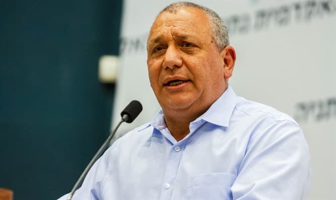 Sondage sur Gadi Eizencot et "flop" de Raviv Drucker