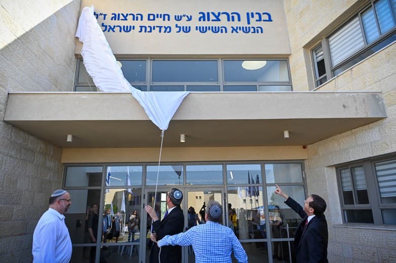 Le Président Herzog en visite à Elkana