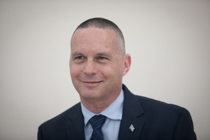 Un ministre Bleu-Blanc annonce son départ du gouvernement